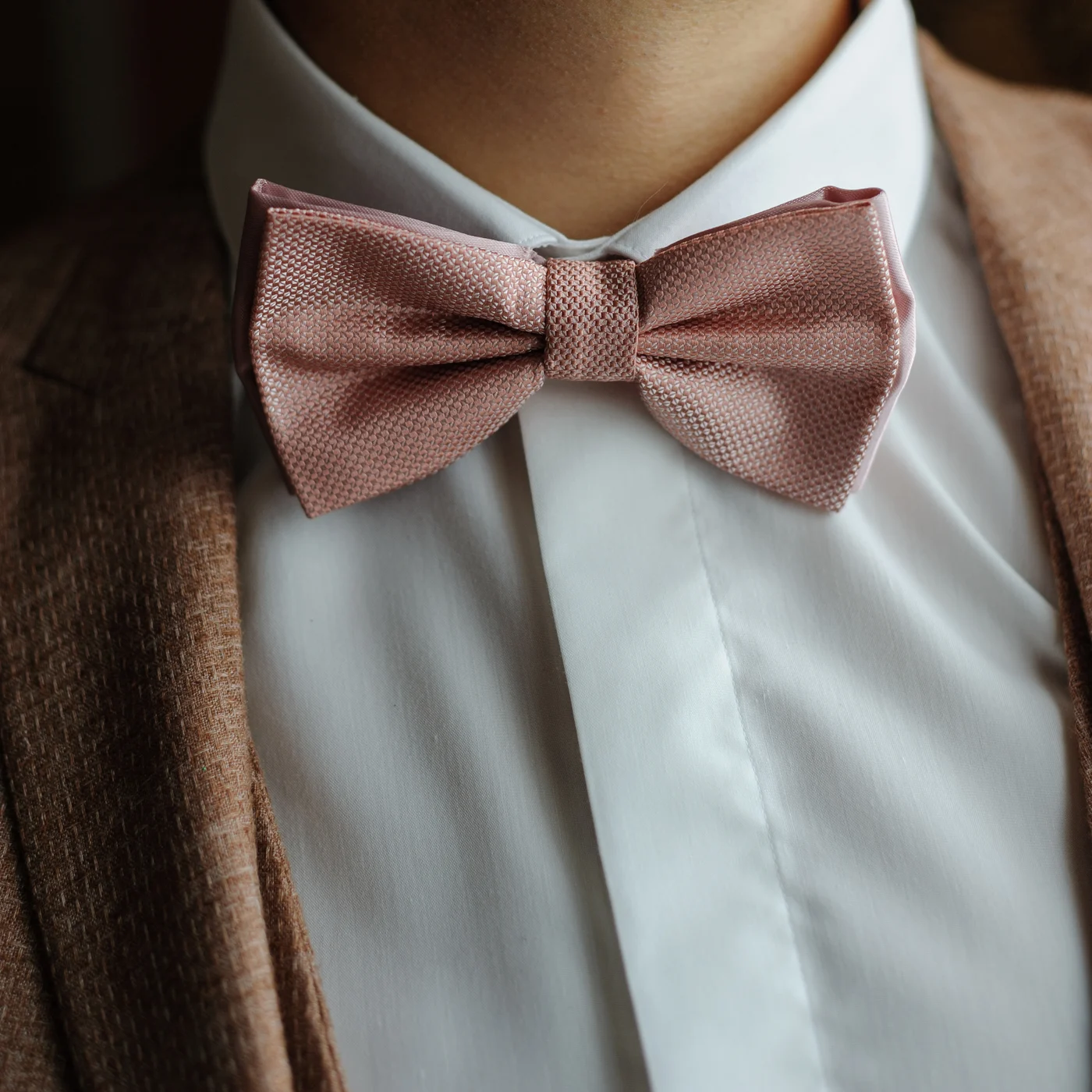 Dusty rose bow tie and wedding suit detail